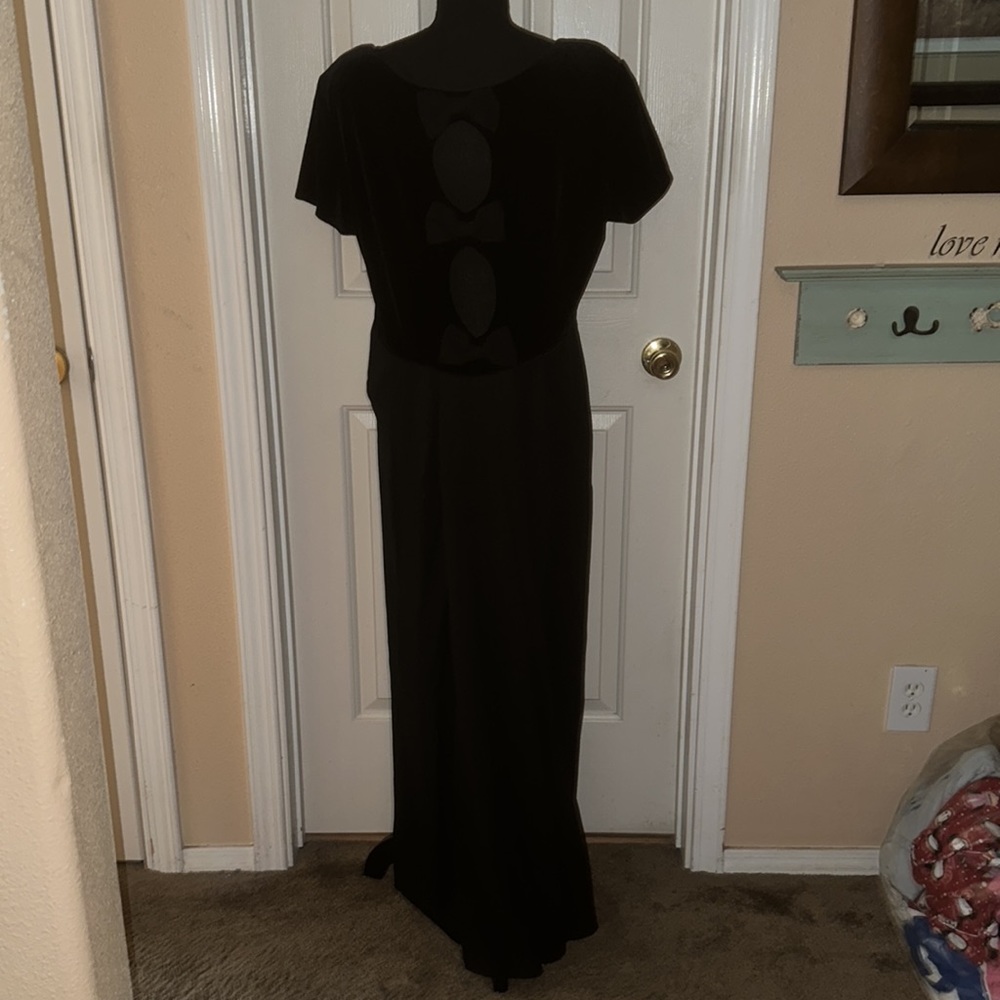 Beautiful black dress - Picture 4 of 5